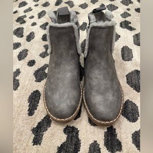 Blowfish Malibu Women's Chilln SHR Ankle Boot